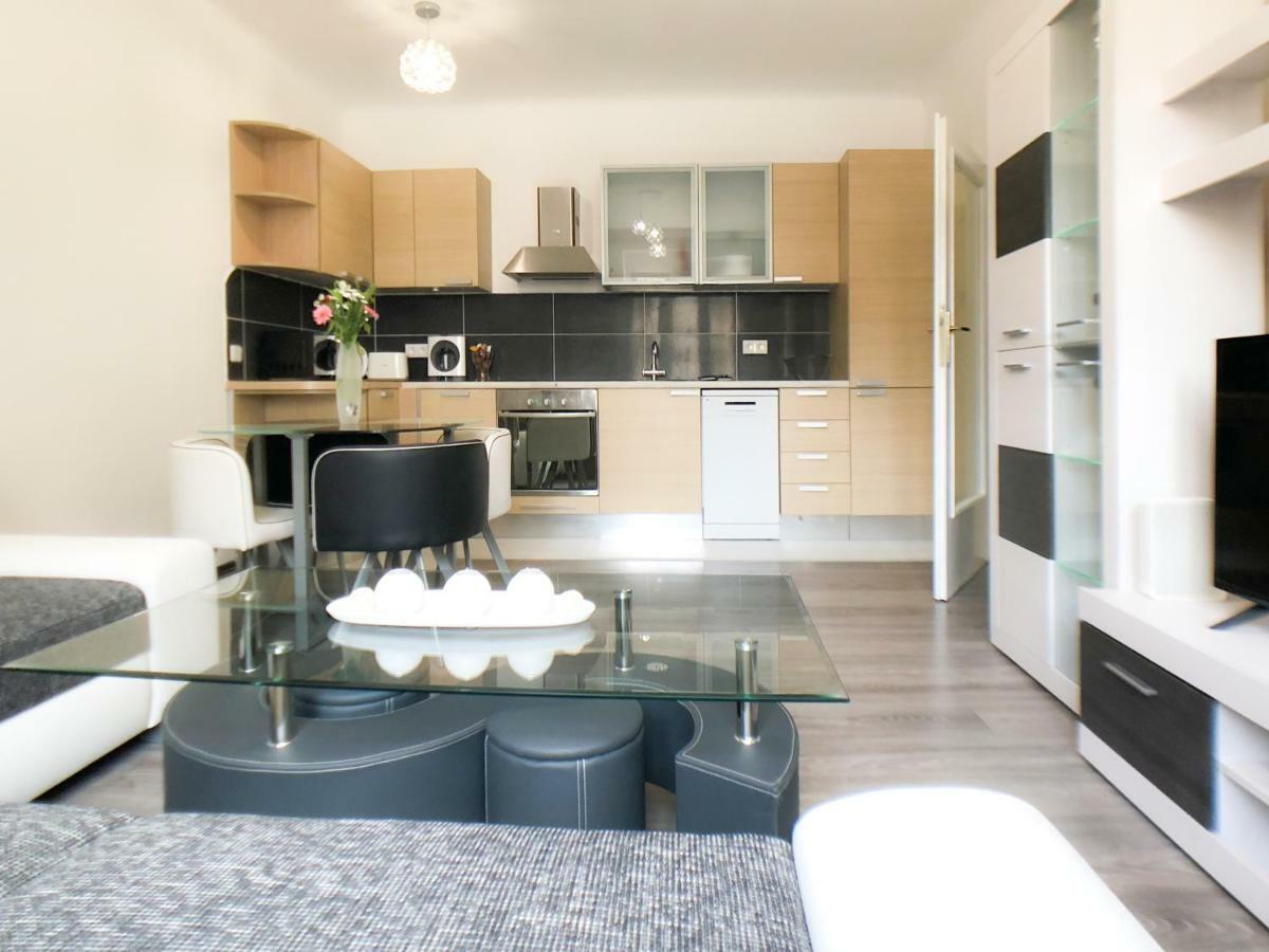 וינה Apartment Lara מראה חיצוני תמונה